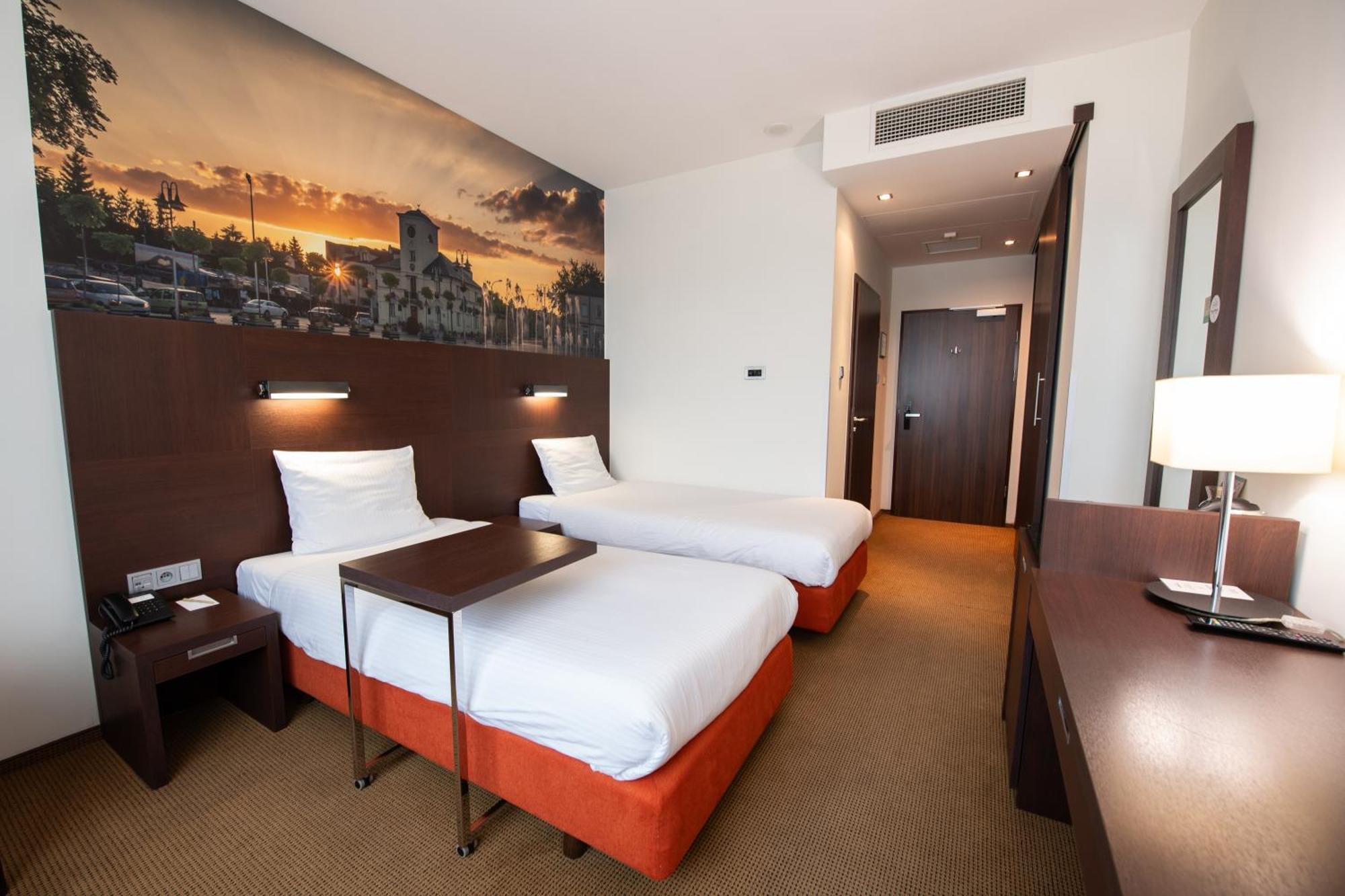 Hotel Desilva Warszawa Piaseczno à Piaseczno  Extérieur photo